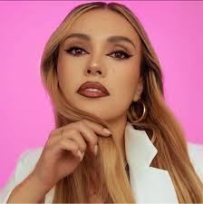 Kimberly Bellotti's Instagram, Twitter & Facebook