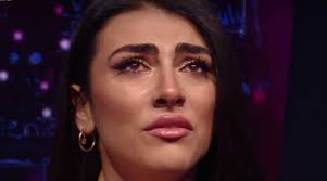 Kleidung zu den besten preisen. Gf Vip Giulia Salemi In Lacrime Ritrova La Sorella Dopo Un Lungo Silenzio