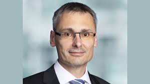 Vladimír Jaroš a Daniel Smola novými directory poradenské společnosti PwC.  Petr Kincl jmenován Associate Partnerem PwC Legal