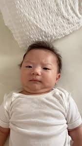 私の気持ち悪い声を消したくて音を選んだらなんかすごいシャレたバックミュージックになってしまった☺️爆,  おかげさまでレナどん元気になったよ(T_T)❤️, 咳をし始めておやおや、、から2日目の受診。,  街の小児科でRSウイルスと診断され、「２か月になりたてのRSはとても危険。命に関わるから頭に入れておくように。」と釘を刺され帰宅。,  もうその言葉が頭から離れず怖くて怖くて。, ., ...