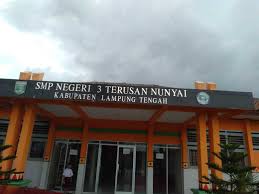 Untuk gaji 1 bulan, setiap honorer dishub pemko siantar tersebut menerima sebesar rp2,140 juta. Smpn 3 Terusan Nunyai Didugatarik Dana Komite Untuk Gaji Guru Honorer Dan Bangunan Fakta Hukum