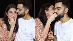 Bollywood actor anushka sharma and cricketer husband virat kohli have been blessed with a baby girl. Virat Kohli And Anushka Sharma Shared Their Happiness Of A Baby Girl On Twitter In Hindi And English