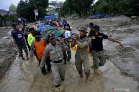Indonesia berada pada posisi dimana secara geografis diapit oleh samudra pasifik dan samudra hindia. 1 927 Bencana Alam Melanda Indonesia Sejak Januari Agustus 2020