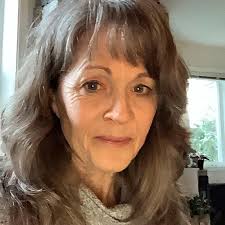 Suzanne Bean's Instagram, Twitter & Facebook