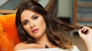 وفاجأت الفنانة ياسمين عبد العزيز، متابعيها بصورة لها وهي تبدو بملامح رجل ذو شارب وذقن وشعر قصير، وهو ما سبب دهشة وصدمة لمتابعيها تبعت ذلك بسخرية منهم. Ø¨Ø¹Ø¯ Ø®Ø·Ø£ Ø·Ø¨ÙŠ ÙŠØ§Ø³Ù…ÙŠÙ† Ø¹Ø¨Ø¯ Ø§Ù„Ø¹Ø²ÙŠØ² ÙÙŠ ØºÙŠØ¨ÙˆØ¨Ø© ÙˆØ­Ø§Ù„ØªÙ‡Ø§ Ø®Ø·Ø±Ø© Ø£Ø®Ø¨Ø§Ø± Ø³ÙƒØ§ÙŠ Ù†ÙŠÙˆØ² Ø¹Ø±Ø¨ÙŠØ©