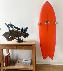 •laissez votre planche de surf sur le terrain avec le bas vers le haut. Supports De Surf Verticaux Swell Wood