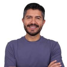 César del Ángel (@cesardelangel)