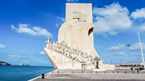 An illustration of the padrão diogo cão erected at cape st. Padrao Dos Descobrimentos Arquitetura Getyourguide