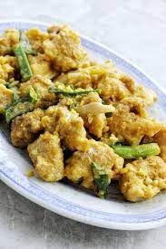 Crispy Chicken With Salted Egg Yolk Sauce Couple Eats Food Recipe Salted Egg Yolk Salted Egg Egg Yolk Recipes