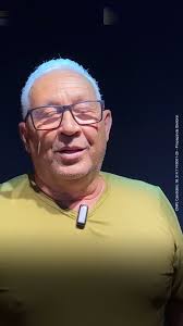 Feliz Dia do Irmão! Hoje é o dia de celebrar aqueles que estão ao nosso  lado em todos os momentos, oferecendo apoio, carinho e amizade verdadeira.,  O irmão não precisa ser de sangue, mas sim alguém ...