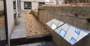 Decouvrez Le Remede Aux Bureaux Sombres Avec Cette Realisation De La Mairie De Suresnes En 2020 Mairie Menuiserie Exterieure Sombre