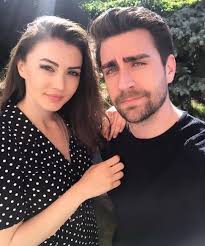 yeni صور جديدة لشاغلار و بورجو من كواليس مسلسل الحب الفاخر afiliask كثير حلوين الصور و خصوصا بورجو طالعه تجنن turkish film actors turkish actors