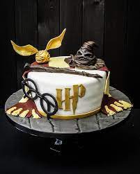 Nun den fertigen teig gleichmäßig in die backringe verteilen und für ca. 32 Harry Potter Kuchen Rezept Ideen Harry Potter Kuchen Rezept Harry Potter Torte Harry Potter Geburtstagskuchen