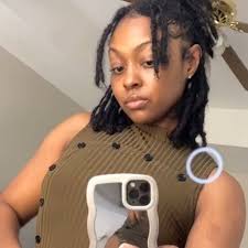 Age 29 Height 6ft Sign ♒️ Children 0 Tattoo 1 Fav food :Pastas Fav color :  Blue Favorite Drink : Water Animals: 0 Music : All kind Pic of me.