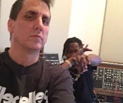 One of the chief architects of travis scott's sound is mike dean. Mike Dean Releases Tour Version Remix Of Travis Scott Kendrick Lamar S Goosebumps