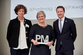 Cinsel sağlık, üreme sağlığı ve trans meselelerindeki aktivizmiyle tanınan de sutter yeni göreviyle ilgili twitter'da şunları yazdı: Epf President Sen Petra De Sutter Presents 2019 Mep Award In The Health Category Epf