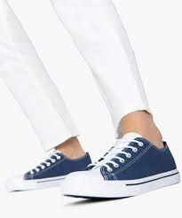 Une chaussure de tennis vous offre le maintien nécessaire pour jouer en toute sécurité et limite le notre équipe de passionnés de la petite balle jaune a conçu ce modèle de chaussure de tennis pour. Tennis Et Baskets Femme Pas Cheres Gemo