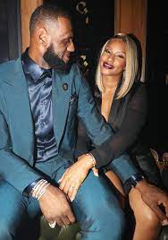 #lebronjames #swishdaily #savannahjameslebron james fooling around with his wife while rooting for the spurs to beat the warriors. Lebron James Shares Photo With Lsquo Forever Valentine Rsquo Wife Savannah People Com