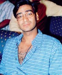 Ajay Devgan Old Photos Whatsapp Funny Pictures Bollywood Actors Bollywood Movies Ajay devgan'in burcu kova olup, şu anda 53 yaşindadir. pinterest