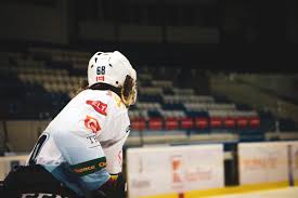 Jágr po zápase potvrdil, že v hokejové kariéře bude pokračovat. Rytiri Kladno On Twitter Dnes Proti Jihlave Nastoupi Po 284 Dnech Trvajici Pauze Jaromir Jagr