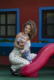 Maíra charken sensualizando na sacada (reprodução / instagram @mairacharken). Apaixonada Pelo Filho De 7 Meses Maira Charken Fala Sobre Outro Lado Da Maternidade Pareco Magra Mas Estou Mole Noticias De Indaiatuba