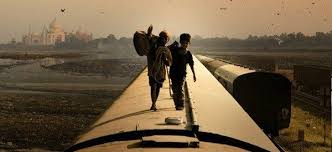 Train Scene From The Movie Slumdog Millionaire There Are So Many Orphans Like Jamal Salim And Latika In India And A Big Country Movie Scenes Favorite Movies