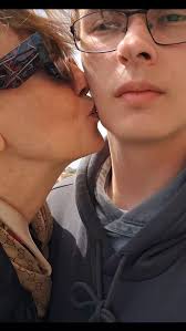 Domingo ensolarado como o leonino merece. Para festejar a vida. Para  colorir o tempo. Que voa. O brilho do leãozinho não vem do sol. Vem do  coração, da pureza, dos sentimentos, dos