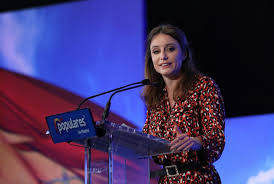 El hasta ahora portavoz del pp en el ayuntamiento de sevilla, beltrán pérez, ha aprovechado el pleno municipal de este jueves para despedirse del cargo ante su ya anunciado relevo, mostrándose. Andrea Levy Sera La Numero 2 A La Alcaldia De Madrid Por El Pp Radio Madrid Cadena Ser