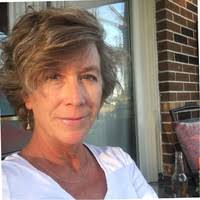 Deena Dennis's Instagram, Twitter & Facebook