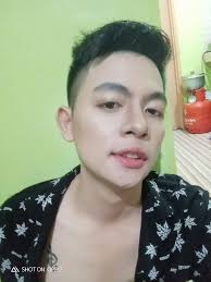 Kung ang english ng likod ay back,anong pangalan nung naka all black 🤣🤣🤣  ctto.