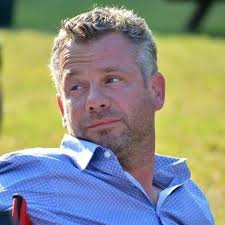 In the Shadow of the Moon (2019)