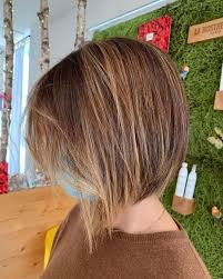 Capelli a caschetto, i look più belli. Caschetto Scalato Dietro Un Taglio Per Uscire Dagli Schemi