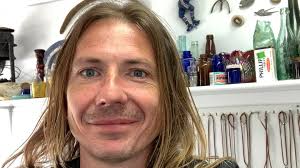 Meet the 'sea glass archeologist' who sells his art next to Sydney's Big  Fiddle