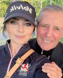 Throw back to that time I was in New Hampshire and met this sweet girl(who  y'all may recognize… it's the CHANTEL MCCABE 🤗) Gave her a quick tip with  her chipping and