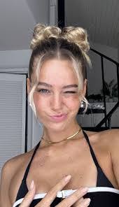 Anna Giulietti's Instagram, Twitter & Facebook