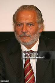 4,745 L'aria Stock Photos, High-Res Pictures, and Images