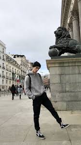 Einzigartige Ideen Urban Fashion Boho Casual Herren Urban Halstcher 90er Urban Fashion Ca Poses Para Fotos Hombre Moda Ropa Hombre Estilo De Ropa Hombre