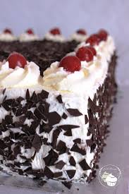 Schwarzwalder Kirschtorte Klassisch Lecker Einfach In 2020 Kirschtorte Schwarzwalder Kirschtorte Kuchen Und Torten