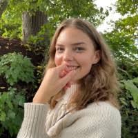 100+ perfiles de «Helene Maria»