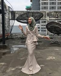 Aplikasi desain baju adalah kumpulan serial video yang populer saat ini, app desain baju sangat diminati semua kalangan, namun baru bisa dinikmati melalui televisi, disini anda bisa menikmati desain baju dress melalui ponsel anda setiap hari. 31 Idea Baju Untuk Konvo Hijab Fashion Fashion Muslimah Dress