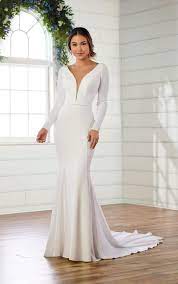 Keine frage, die suche nach dem richtigen brautkleid ist für die frau der schönste höhepunkt der 55 bewertung(en) mit 4,11 von 1 bis 5 sternen! Einfaches Glattes Etui Brautkleid Mit Langen Armeln Essense Of Australia Wedding Dresses