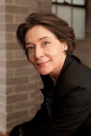 Elisa Bean's Instagram, Twitter & Facebook