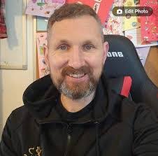 Holly Chia's Instagram, Twitter & Facebook