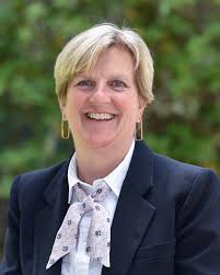 It is with heavy hearts that we share the passing of Missi Boyer P'16,  P'18, following a brave battle with cancer. Missi was an integral part of  the Forman community for 28