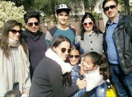 His father's name is not known and mother's name is rashmi mehra. Rohan Mehra Wiki Age Girlfriend Family Biography More Wikibio