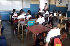 Sin lugar a dudas, el regreso presencial a clases no es favorable para el control a la pandemia, por eso. Docentes Y Representantes Se Niegan A Regreso A Clases Presenciales