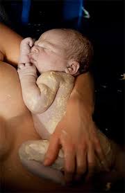 Natural Childbirth In Water Here S What To Know Kopa Birth