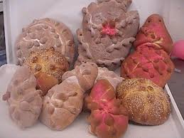 Pan De Muerto De Temporada Pan De Muerto Panes Dulces Mexicanos Authentic Mexican Recipes