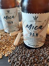 El Corte Inglés lanza Mica de Pan una cerveza sostenible elaborada con  excedentes de pan