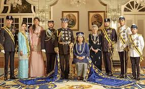 Johor forme alors une alliance avec six autres sultanats malais, de sumatra et de la péninsule, pour résister à aceh. Monarchies Today Royalty Around The Globe A Beloved Father Ruler Of Irreversible Criminal Account Johor S Sultan Ibrahim At 60